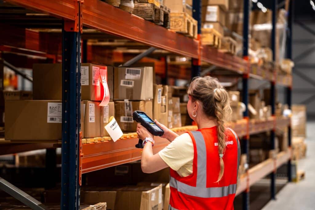 Logistic employee of axell